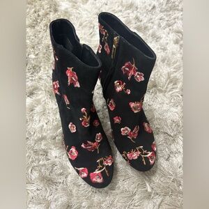 Karl Lagerfeld Paris Floral Embroidered Ankle Boots - Women Sz 7.5